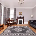 Joivy Cozy Apt Near Edinburgh Castle